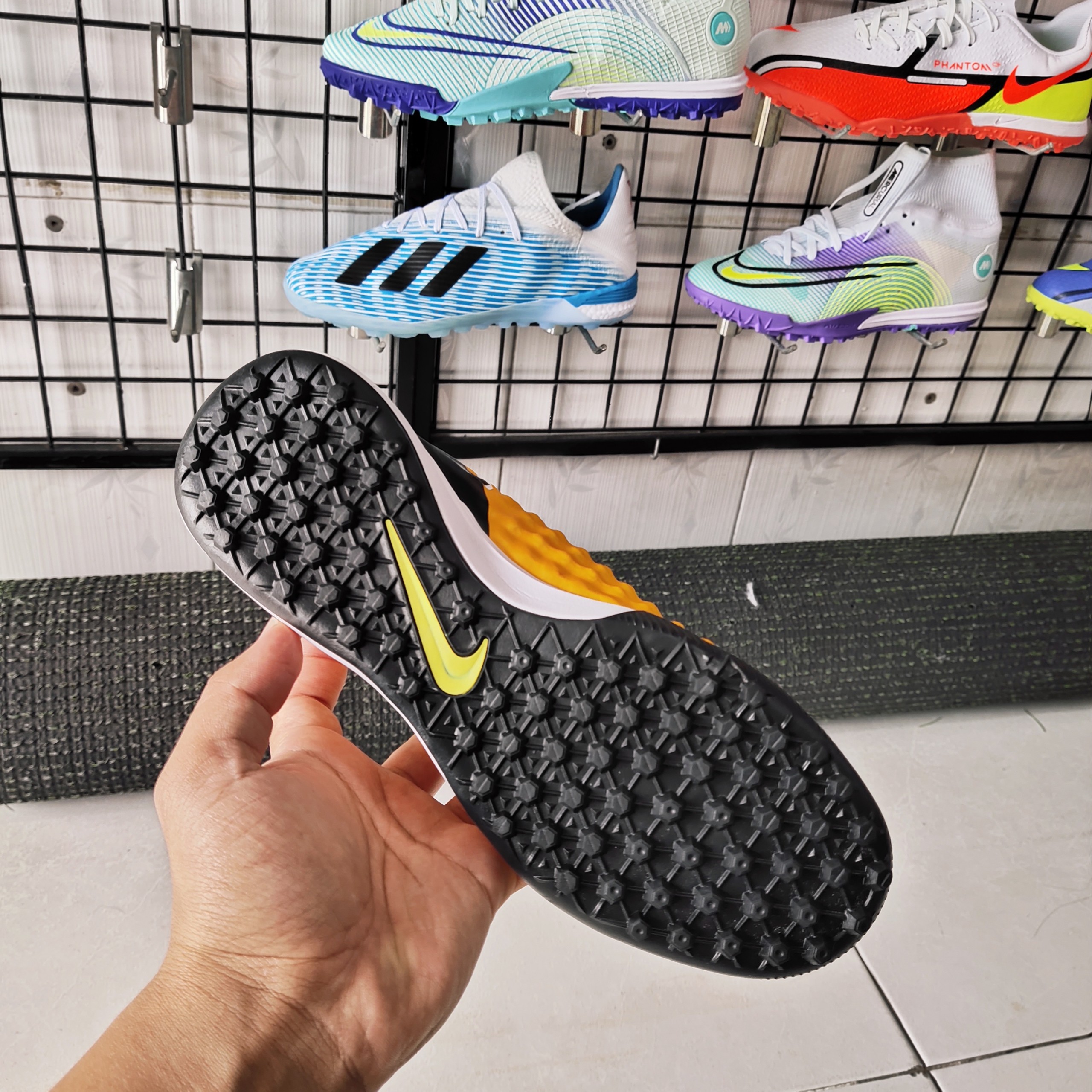 Giày Bóng Đá Nike MagitasX Final Vàng Đen TF - Hình ảnh 4