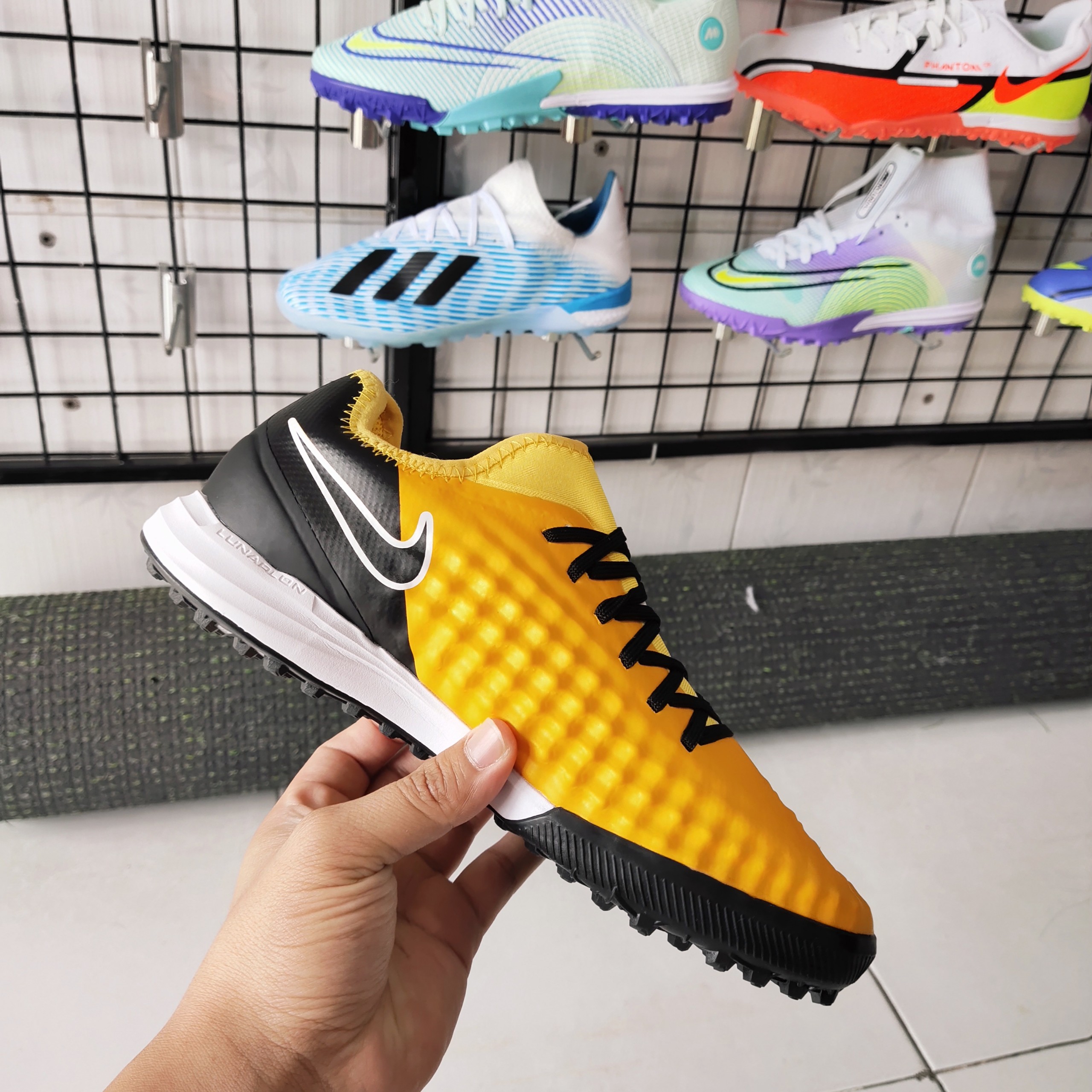 Giày Bóng Đá Nike MagitasX Final Vàng Đen TF - Hình ảnh 3